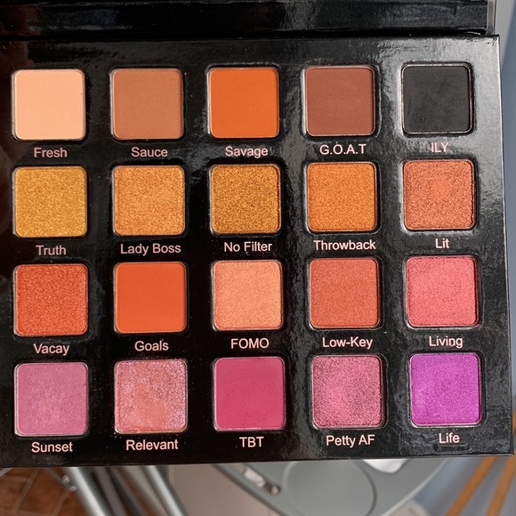 Violet Voss - Hashtag Eyeshadow Palette - Picture 5 of 5